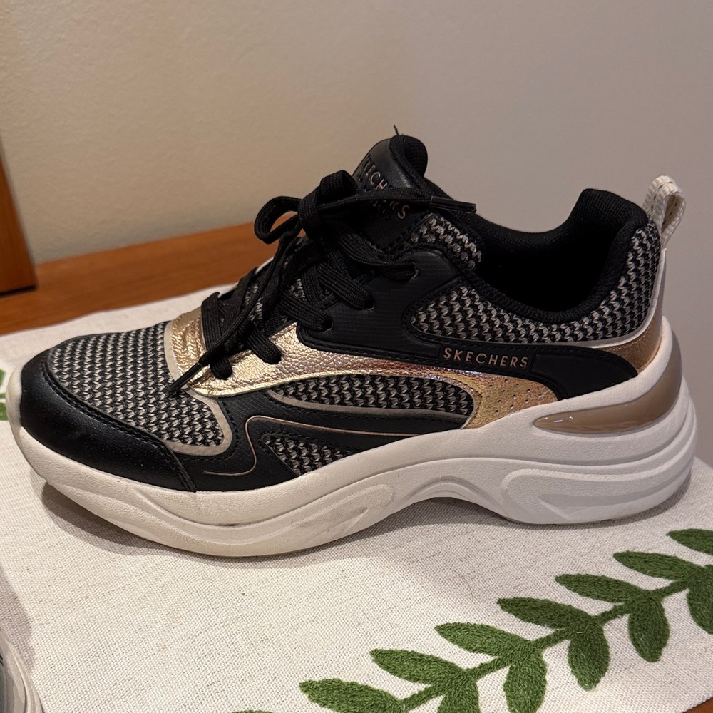 Skechers Rose Gold & Black sneakers